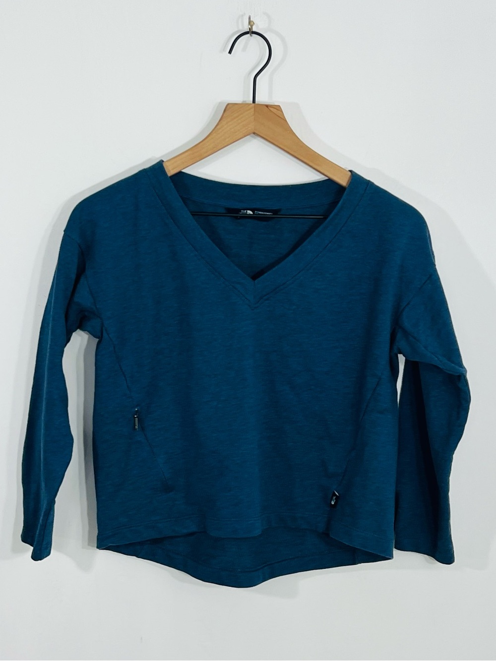 The North Face Dark Blue Knit V Neck Pullover Long Sleeve Zip Pocket Athleisure